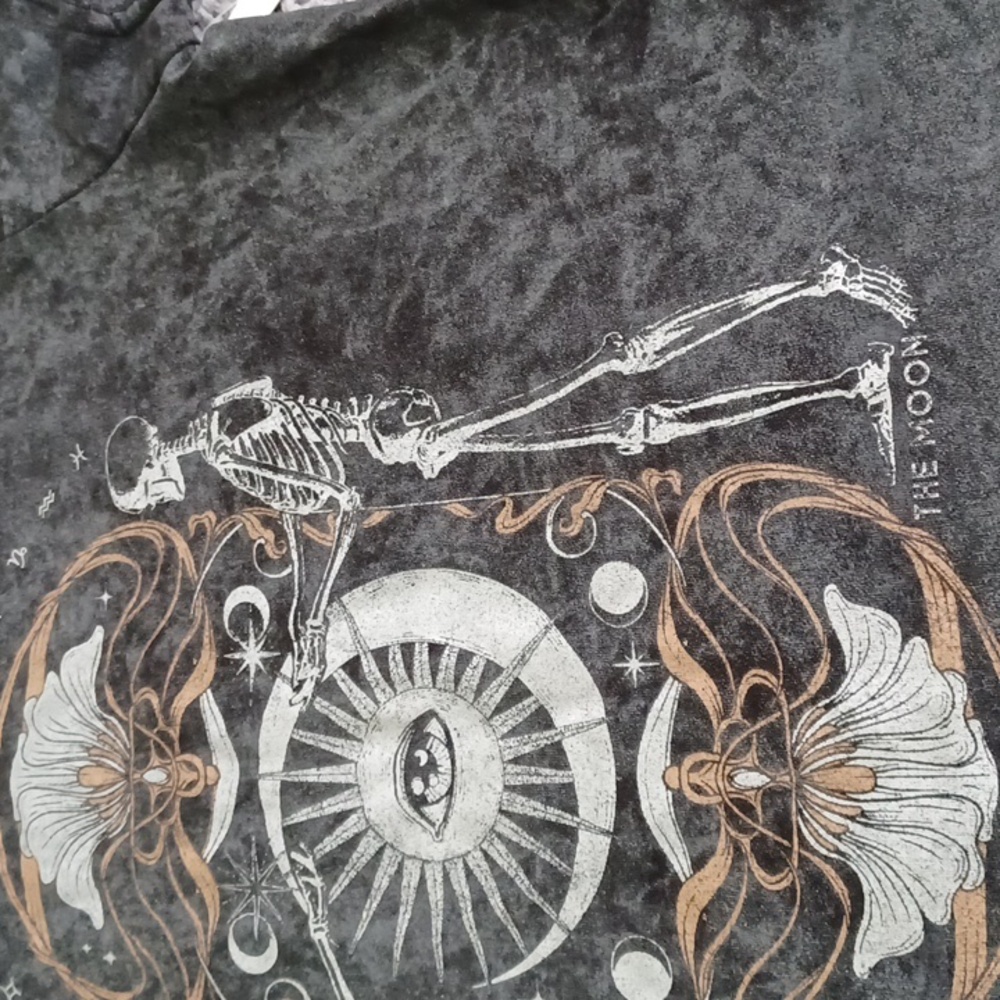 The Sun / The Moon Wound up t-shirt  NWT - Picture 4 of 8